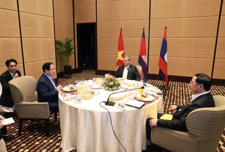 Ba Thủ tướng Việt Nam, Campuchia, Lào: Việc giữ gìn và phát huy truyền thống đoàn kết, gắn bó giữa 3 nước càng cần thiết và quan trọng trong bối cảnh hiện nay- Ảnh 2. Ba Thủ tướng Việt Nam, Campuchia, Lào: Việc giữ gìn và phát huy truyền thống đoàn kết, gắn bó giữa 3 nước càng cần thiết và quan trọng trong bối cảnh hiện nay- Ảnh 2.