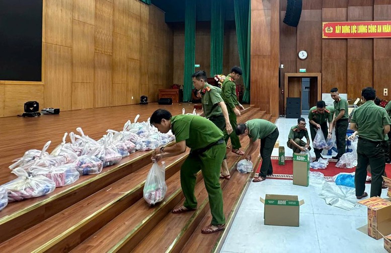 Chiến sĩ công an: 