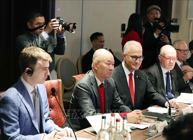 Tổng Bí thư Tô Lâm dự tọa đàm về công nghệ AI và chip bán dẫn tại Anh- Ảnh 3. Tổng Bí thư Tô Lâm dự tọa đàm về công nghệ AI và chip bán dẫn tại Anh- Ảnh 3.