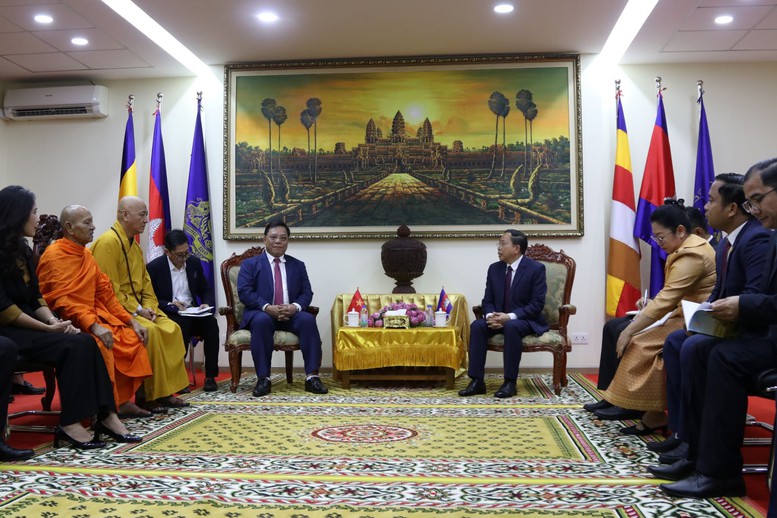 Giao lưu tôn giáo, thắt chặt tình đoàn kết Nhân dân ba nước Việt Nam - Lào - Campuchia- Ảnh 1. Giao lưu tôn giáo, thắt chặt tình đoàn kết Nhân dân ba nước Việt Nam - Lào - Campuchia- Ảnh 1.