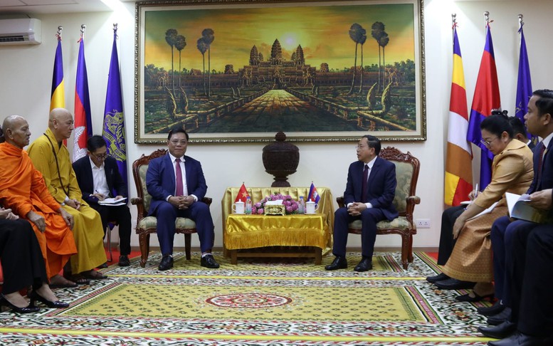 Giao lưu tôn giáo, thắt chặt tình đoàn kết Nhân dân ba nước Việt Nam - Lào - Campuchia