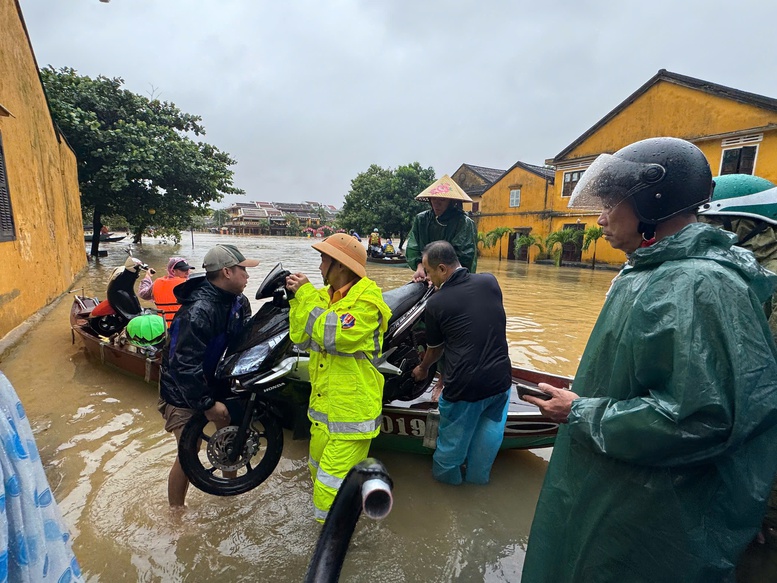 Chiến sĩ công an: 