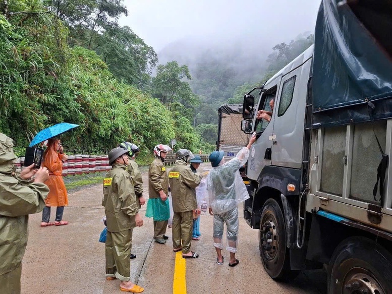 Chiến sĩ công an: 