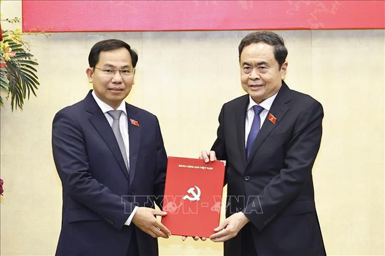 Chủ tịch Quốc hội Trần Thanh Mẫn chủ trì Lễ công bố các quyết định về công tác cán bộ- Ảnh 1. Chủ tịch Quốc hội Trần Thanh Mẫn chủ trì Lễ công bố các quyết định về công tác cán bộ- Ảnh 1.