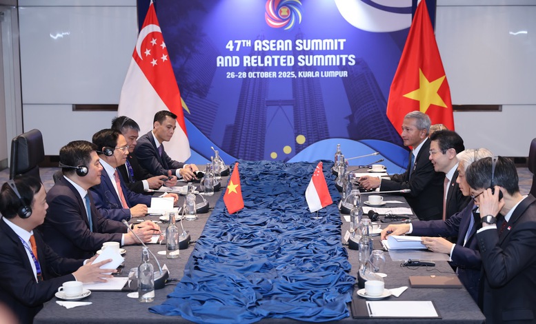 Thủ tướng đề nghị Singapore hỗ trợ phát triển một số ngành công nghiệp chiến lược- Ảnh 2.