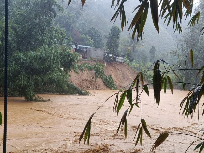 Hơn 65.000 hộ dân tại TP. Đà Nẵng bị ngập do mưa lũ- Ảnh 1. Hơn 65.000 hộ dân tại TP. Đà Nẵng bị ngập do mưa lũ- Ảnh 1.