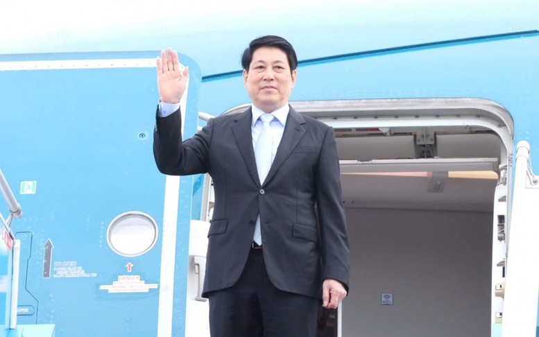 Hoạt động đầu tiên của Chủ tịch nước Lương Cường trong khuôn khổ Tuần lễ cấp cao APEC 2025- Ảnh 4. Chủ tịch nước Lương Cường lên đường dự Tuần lễ cấp cao APEC lần thứ 32