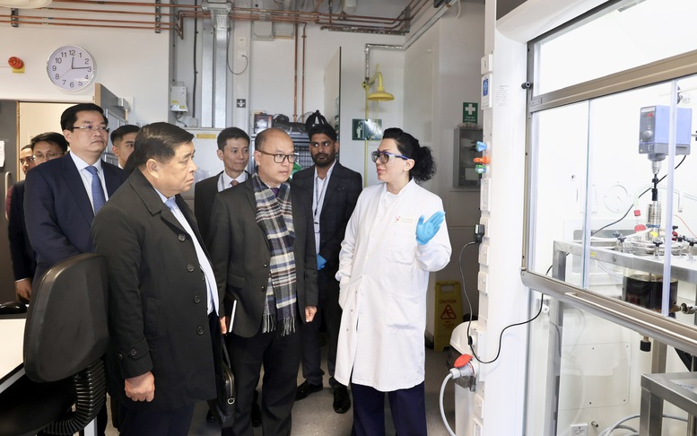 Phó Thủ tướng Chính phủ Nguyễn Chí Dũng thăm Quantum Science