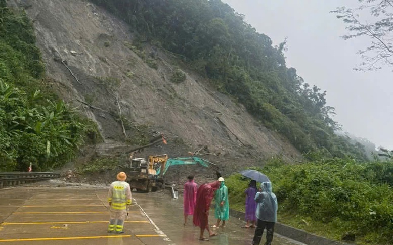Phương án di chuyển khi quốc lộ, cao tốc qua miền Trung tắc nghẽn do mưa lũ
