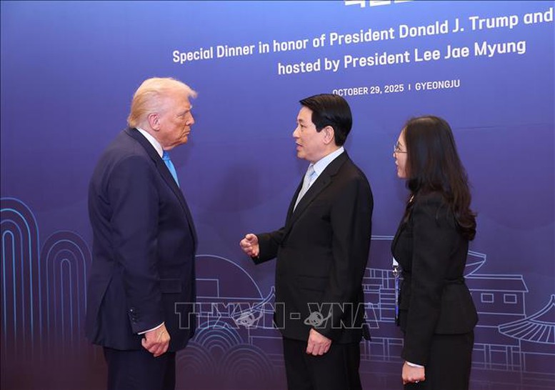 Chủ tịch nước Lương Cường gặp Tổng thống Hoa Kỳ Donald Trump