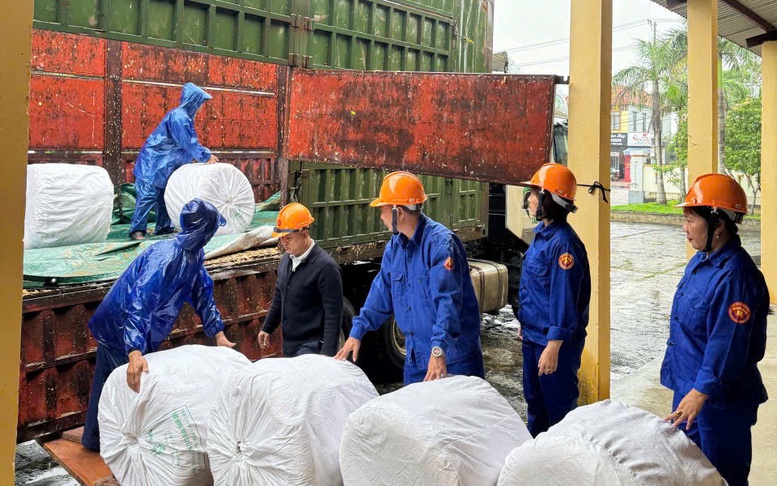 Xuất cấp hàng dự trữ quốc gia hỗ trợ Huế khắc phục hậu quả mưa lũ