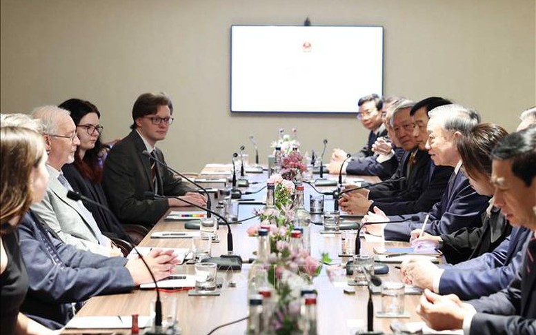 TUYÊN BỐ CHUNG VỀ VIỆC NÂNG CẤP QUAN HỆ VIỆT NAM - ANH LÊN ĐỐI TÁC CHIẾN LƯỢC TOÀN DIỆN- Ảnh 5. Tổng Bí thư Tô Lâm tiếp Tổng Bí thư Đảng Cộng sản Anh