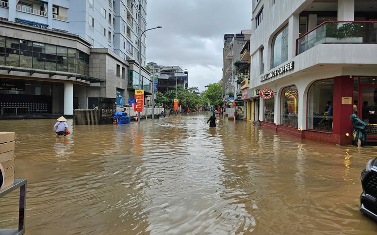 Ngập úng đô thị - 'lời cảnh báo' về sự phát triển hạ tầng thiếu kiểm soát