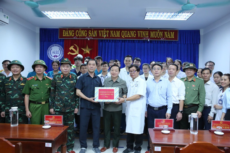 Phó Thủ tướng Trần Hồng Hà thăm, động viên bệnh nhân và nhân viên y tế Bệnh viện Phục hồi chức năng Huế- Ảnh 3. Phó Thủ tướng Trần Hồng Hà thăm, động viên bệnh nhân và nhân viên y tế Bệnh viện Phục hồi chức năng Huế- Ảnh 3.