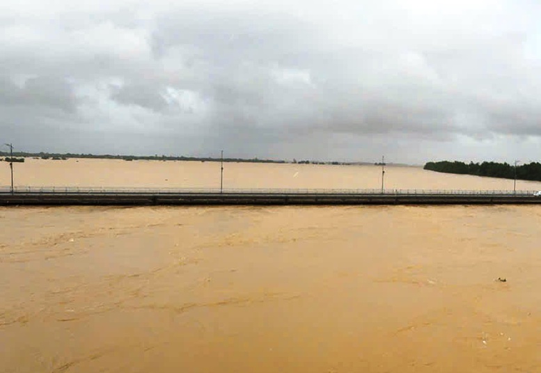 Tối nay, lũ trên sông Thu Bồn tại Hội An có thể vượt mốc lũ lịch sử năm 1964- Ảnh 1. Tối nay, lũ trên sông Thu Bồn tại Hội An có thể vượt mốc lũ lịch sử năm 1964- Ảnh 1.