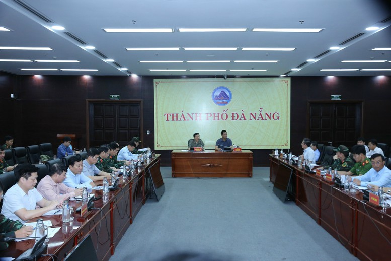 Phó Thủ tướng Trần Hồng Hà kiểm tra tình hình ứng phó, khắc phục hậu quả do mưa lũ, ngập lụt gây ra tại TP. Đà Nẵng- Ảnh 1. Phó Thủ tướng Trần Hồng Hà kiểm tra tình hình ứng phó, khắc phục hậu quả do mưa lũ, ngập lụt gây ra tại TP. Đà Nẵng- Ảnh 1.