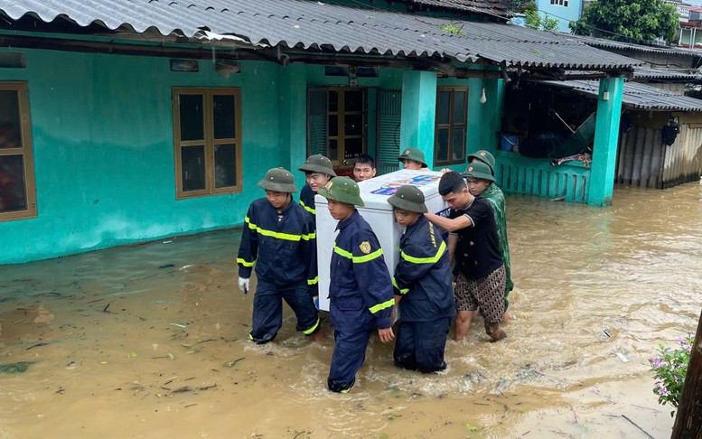 Tuyệt đối không để học sinh vùng ảnh hưởng bão lũ bị thiếu trường, người dân không có chỗ ở, thiếu ăn