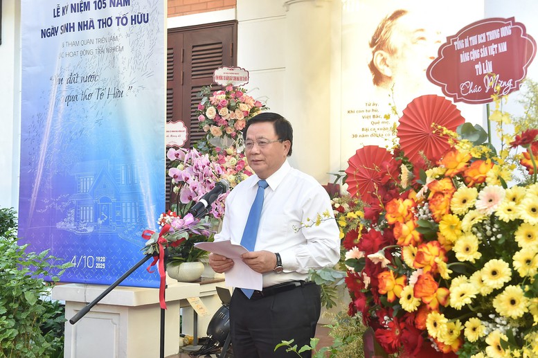 Khai mạc triển lãm 'Tem và Thơ - Dấu ấn Tố Hữu qua năm tháng'- Ảnh 2.
