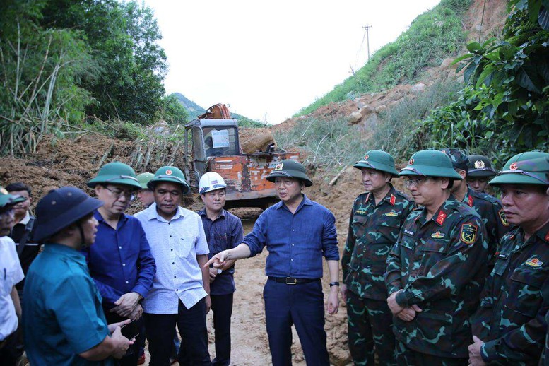 Phó Thủ tướng Trần Hồng Hà kiểm tra công tác khắc phục hậu quả mưa lũ tại xã miền núi phía tây Quảng Ngãi- Ảnh 4.