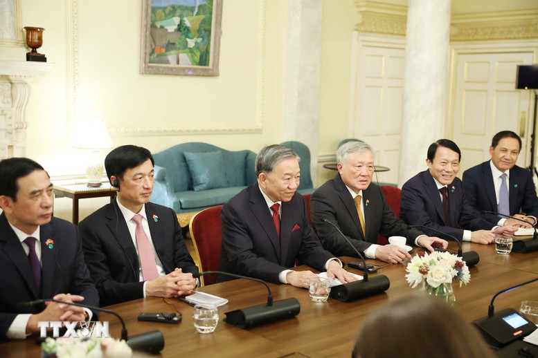 Thủ tướng Liên hiệp Vương quốc Anh và Bắc Ireland chủ trì Lễ đón chính thức và hội đàm với Tổng Bí thư Tô Lâm- Ảnh 4.