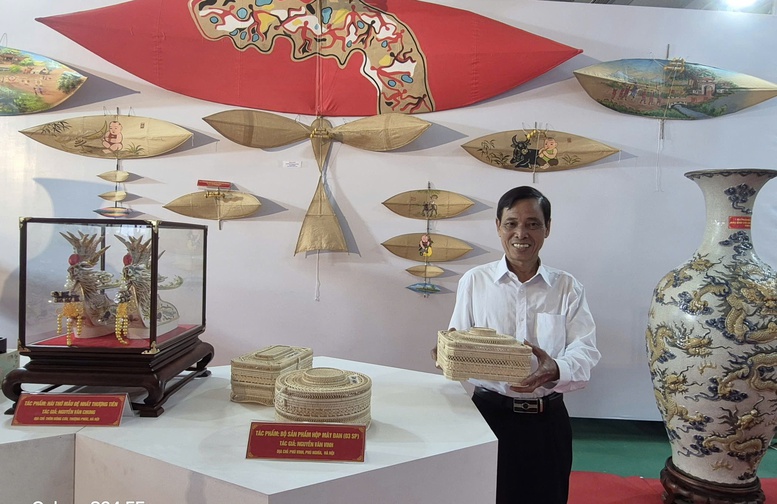 Giữ tinh hoa làng nghề qua từng sợi mây tre- Ảnh 1. Giữ tinh hoa làng nghề qua từng sợi mây tre- Ảnh 1.