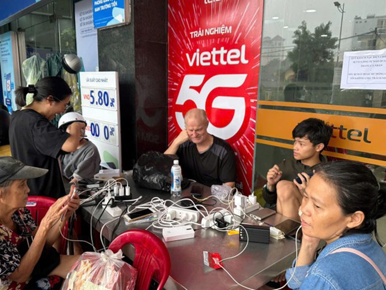 Sóng Viettel tại Huế và Đà Nẵng duy trì ổn định trong lũ dữ- Ảnh 1. Sóng Viettel tại Huế và Đà Nẵng duy trì ổn định trong lũ dữ- Ảnh 1.