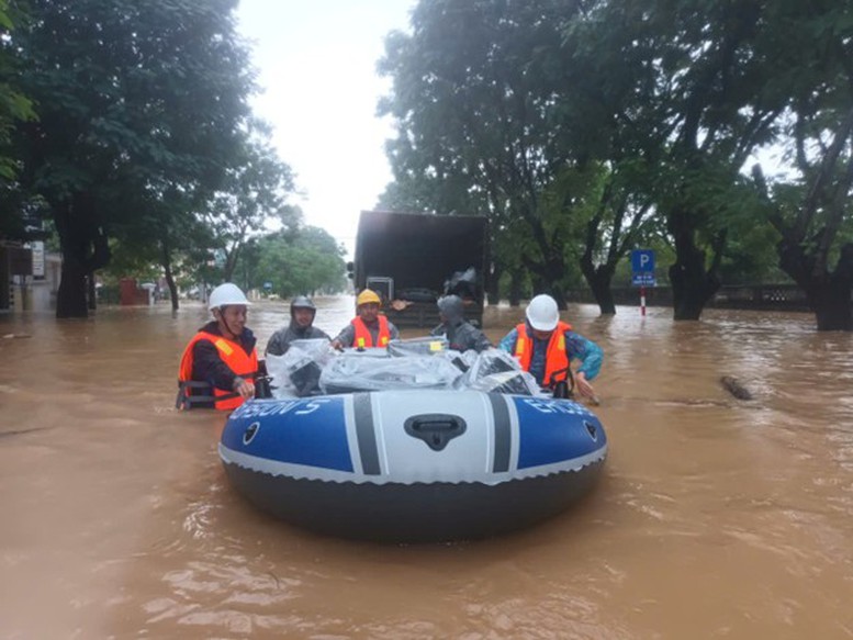 Sóng Viettel tại Huế và Đà Nẵng duy trì ổn định trong lũ dữ- Ảnh 2. Sóng Viettel tại Huế và Đà Nẵng duy trì ổn định trong lũ dữ- Ảnh 2.