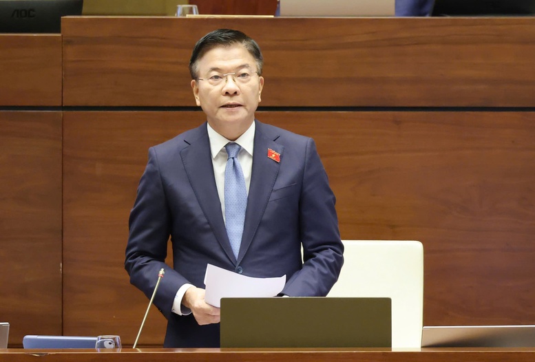 Phó Thủ tướng Lê Thành Long làm rõ một số vấn đề kinh tế - xã hội trước Quốc hội- Ảnh 1. Phó Thủ tướng Lê Thành Long làm rõ một số vấn đề kinh tế - xã hội trước Quốc hội- Ảnh 1.