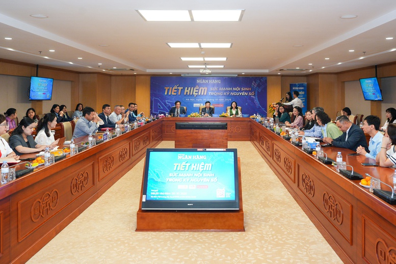 Khoảng 8 triệu tỷ đồng tiền gửi dân cư tại các tổ chức tín dụng- Ảnh 1. Khoảng 8 triệu tỷ đồng tiền gửi dân cư tại các tổ chức tín dụng- Ảnh 1.