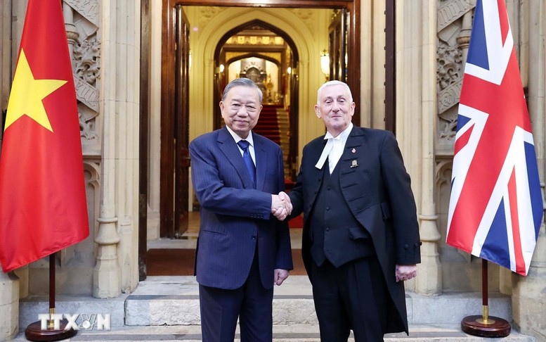 TUYÊN BỐ CHUNG VỀ VIỆC NÂNG CẤP QUAN HỆ VIỆT NAM - ANH LÊN ĐỐI TÁC CHIẾN LƯỢC TOÀN DIỆN- Ảnh 3. Tổng Bí thư Tô Lâm hội kiến Chủ tịch Hạ viện Anh Lindsay Hoyle