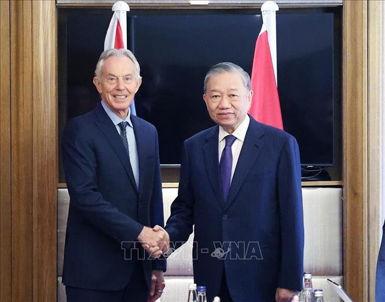 Tổng Bí thư Tô Lâm gặp cựu Thủ tướng Anh Tony Blair- Ảnh 1.