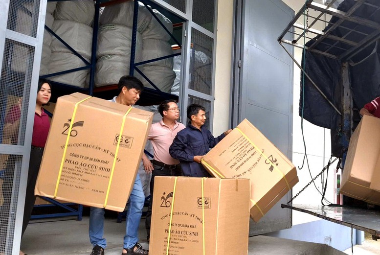 Xuất cấp hàng dự trữ cho Quảng Ngãi, Tuyên Quang khắc phục thiên tai- Ảnh 1. Xuất cấp hàng dự trữ cho Quảng Ngãi, Tuyên Quang khắc phục thiên tai- Ảnh 1.