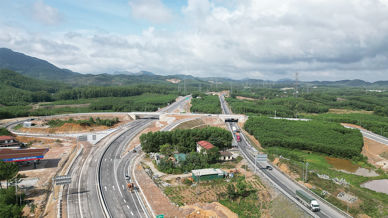 Phấn đấu hoàn thành đúng tiến độ, chất lượng các đường cao tốc tại đồng bằng sông Cửu Long- Ảnh 1. Phấn đấu hoàn thành đúng tiến độ, chất lượng các đường cao tốc tại đồng bằng sông Cửu Long- Ảnh 1.