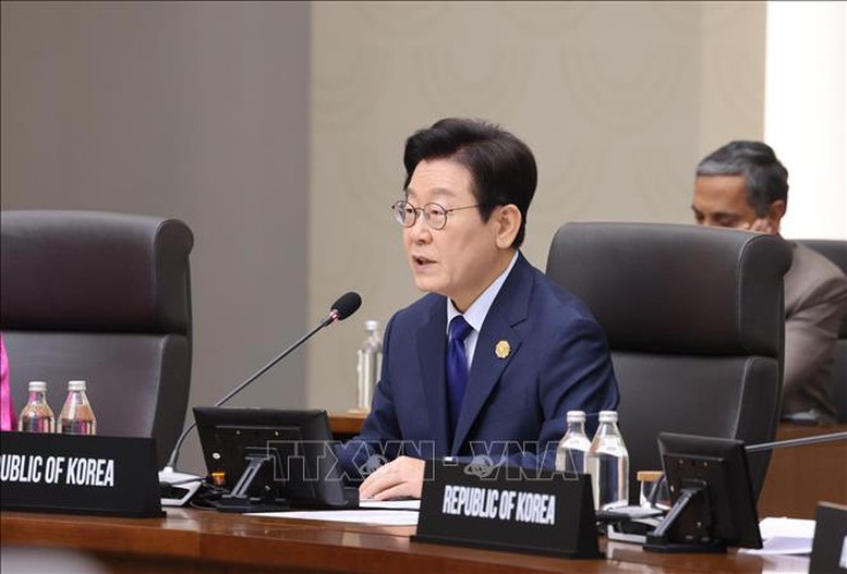 Dự phiên thứ nhất Hội nghị Cấp cao APEC: Chủ tịch nước Lương Cường đề xuất 3 trọng tâm- Ảnh 2. Dự phiên thứ nhất Hội nghị Cấp cao APEC: Chủ tịch nước Lương Cường đề xuất 3 trọng tâm- Ảnh 2.