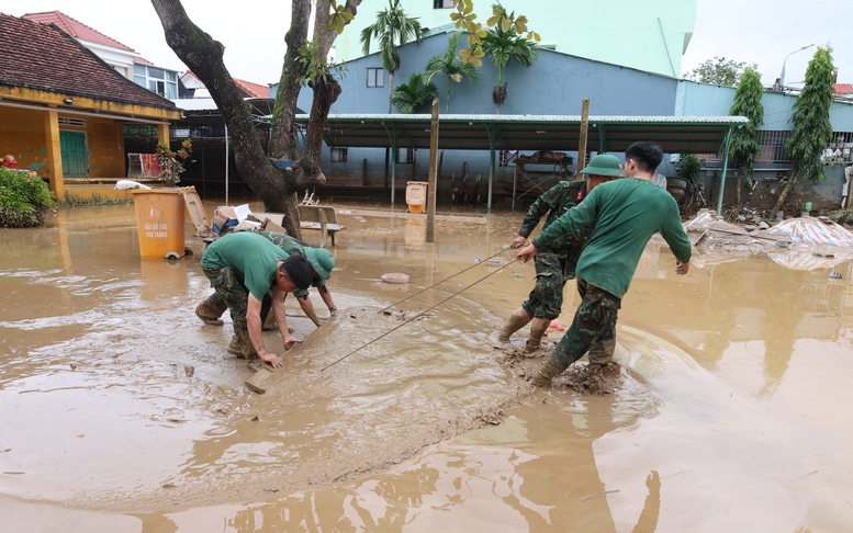 Thông báo Kết luận của Bộ Chính trị về khắc phục hậu quả bão số 12 và mưa, lũ