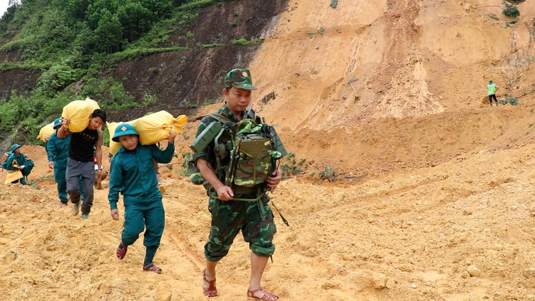 Huy động tối đa các lực lượng tại Đà Nẵng khắc phục hậu quả mưa lũ- Ảnh 1.