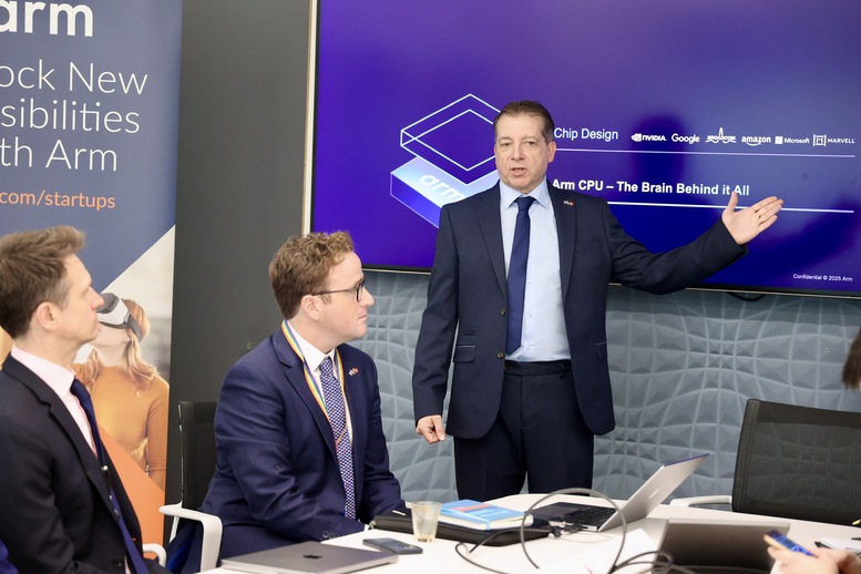 Thúc đẩy hợp tác với Tập đoàn công nghệ bán dẫn hàng đầu Vương quốc Anh- Ảnh 3. Thúc đẩy hợp tác với Tập đoàn công nghệ bán dẫn hàng đầu Vương quốc Anh- Ảnh 3.