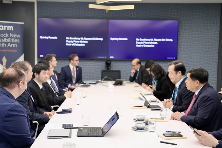 Thúc đẩy hợp tác với Tập đoàn công nghệ bán dẫn hàng đầu Vương quốc Anh- Ảnh 1.