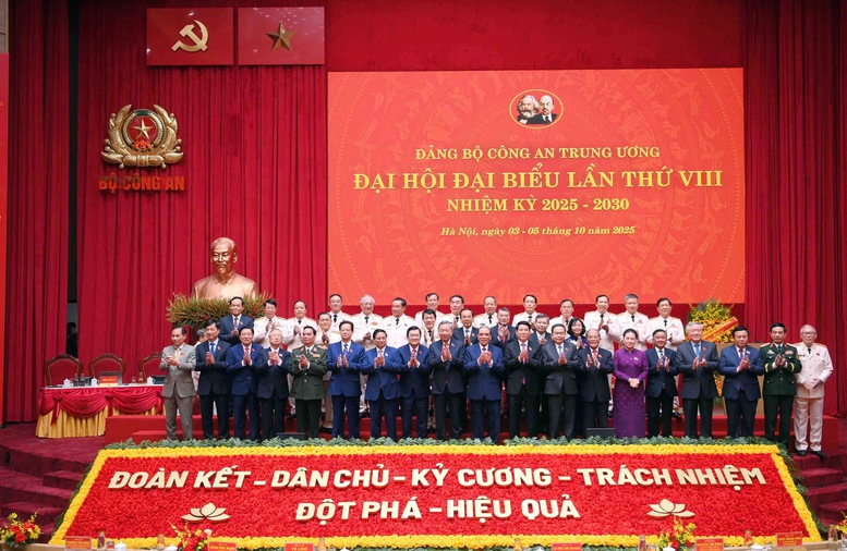 Tổng Bí thư Tô Lâm: Công an nhân dân nỗ lực bứt phá lập nên những kỳ tích mới vì Đảng, vì nước, vì dân- Ảnh 2.