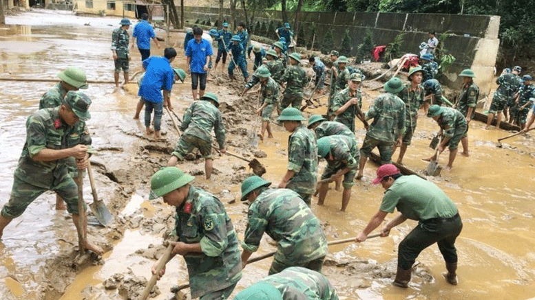 Quân đội chuẩn bị sẵn sàng tìm kiếm cứu hộ, cứu nạn đường không ứng phó bão số 11- Ảnh 1.