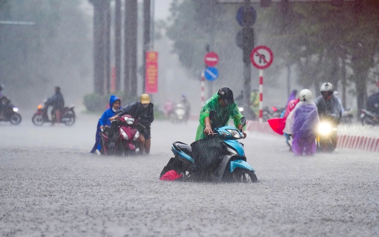 Lý giải nguyên nhân hai đợt mưa lớn diện rộng tại miền Bắc