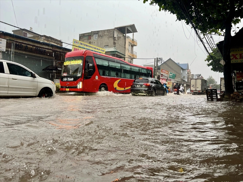 Mưa lớn tại Bắc Bộ và Thanh Hóa, đề phòng ngập úng, sạt lở- Ảnh 1.