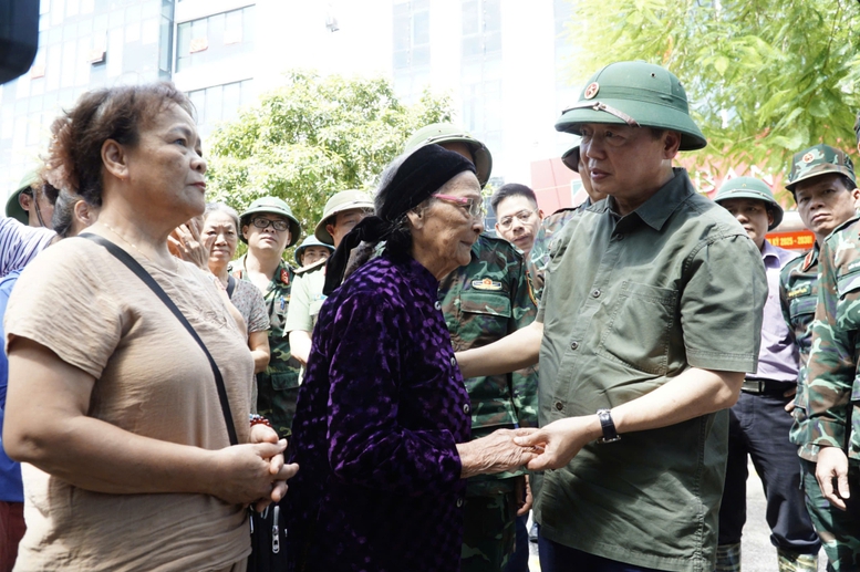 Phó Thủ tướng Trần Hồng Hà thăm hỏi người dân, chỉ đạo khắc phục hậu quả mưa lũ tại tỉnh Cao Bằng- Ảnh 4.