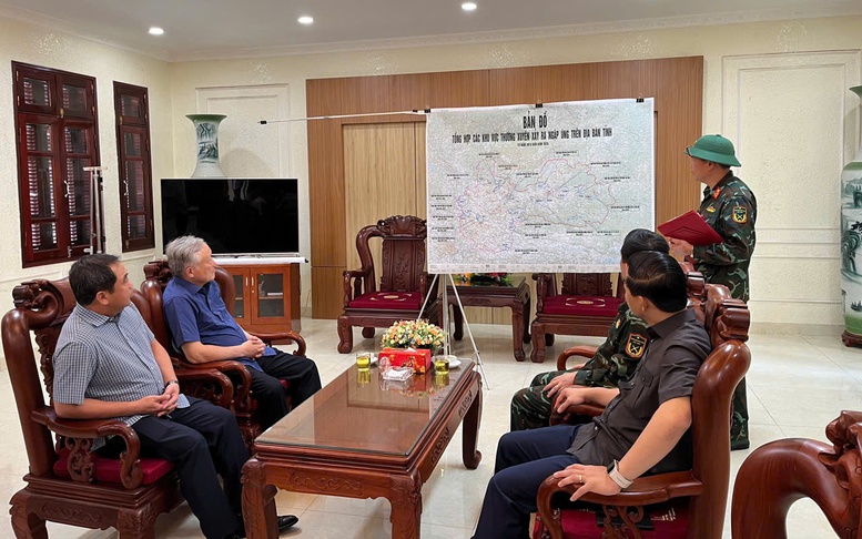 Phó Thủ tướng Thường trực Chính phủ Nguyễn Hoà Bình kiểm tra, chỉ đạo khắc phục vỡ đê bối tại Bắc Ninh