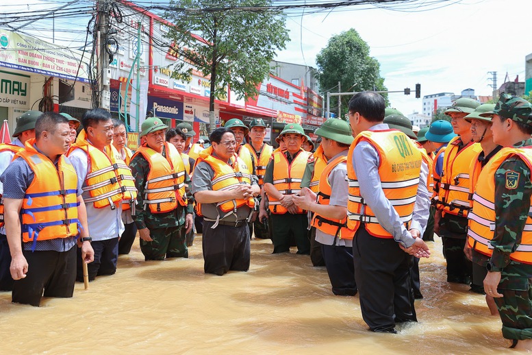 Thủ tướng Phạm Minh Chính tới Thái Nguyên thăm hỏi người dân, chỉ đạo khắc phục hậu quả mưa lũ- Ảnh 4.