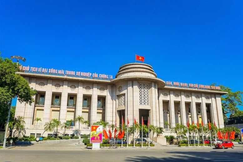 NHNN yêu cầu triển khai các giải pháp hỗ trợ người dân chịu ảnh hưởng bão số 10- Ảnh 1.