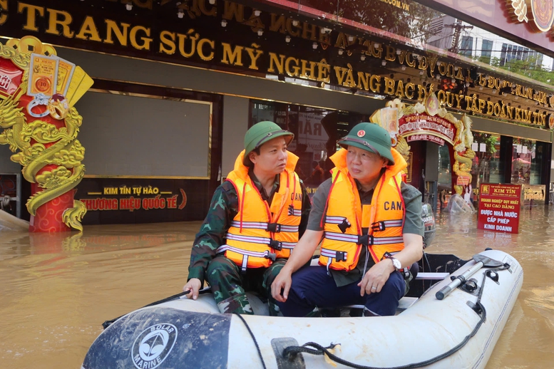 Phó Thủ tướng Trần Hồng Hà thăm hỏi người dân, chỉ đạo khắc phục hậu quả mưa lũ tại tỉnh Cao Bằng- Ảnh 2.