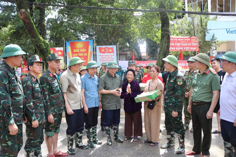 Phó Thủ tướng Trần Hồng Hà thăm hỏi người dân, chỉ đạo khắc phục hậu quả mưa lũ tại tỉnh Cao Bằng- Ảnh 3.