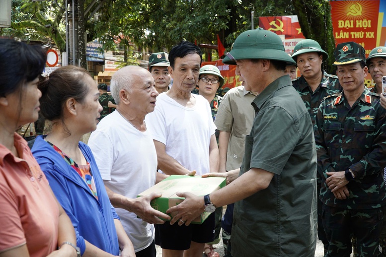 Phó Thủ tướng Trần Hồng Hà thăm hỏi người dân, chỉ đạo khắc phục hậu quả mưa lũ tại tỉnh Cao Bằng- Ảnh 3.