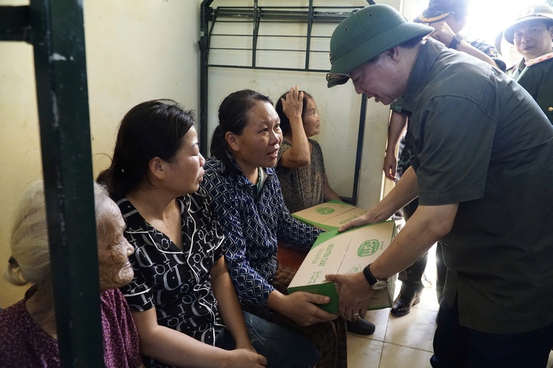 Phó Thủ tướng Trần Hồng Hà thăm hỏi người dân, chỉ đạo khắc phục hậu quả mưa lũ tại tỉnh Cao Bằng- Ảnh 8.